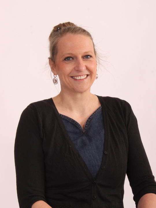 portrait von Esther Huhnd